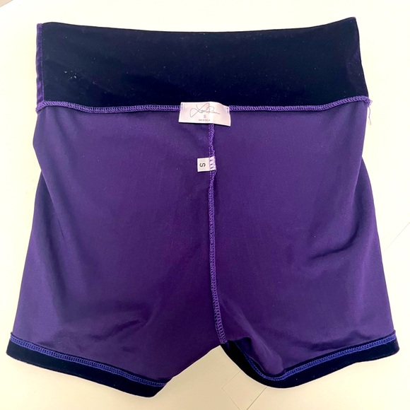 NWOT ⚜️💜⚜️ Laina Rauma velvet purple shorts size S - Picture 3 of 11